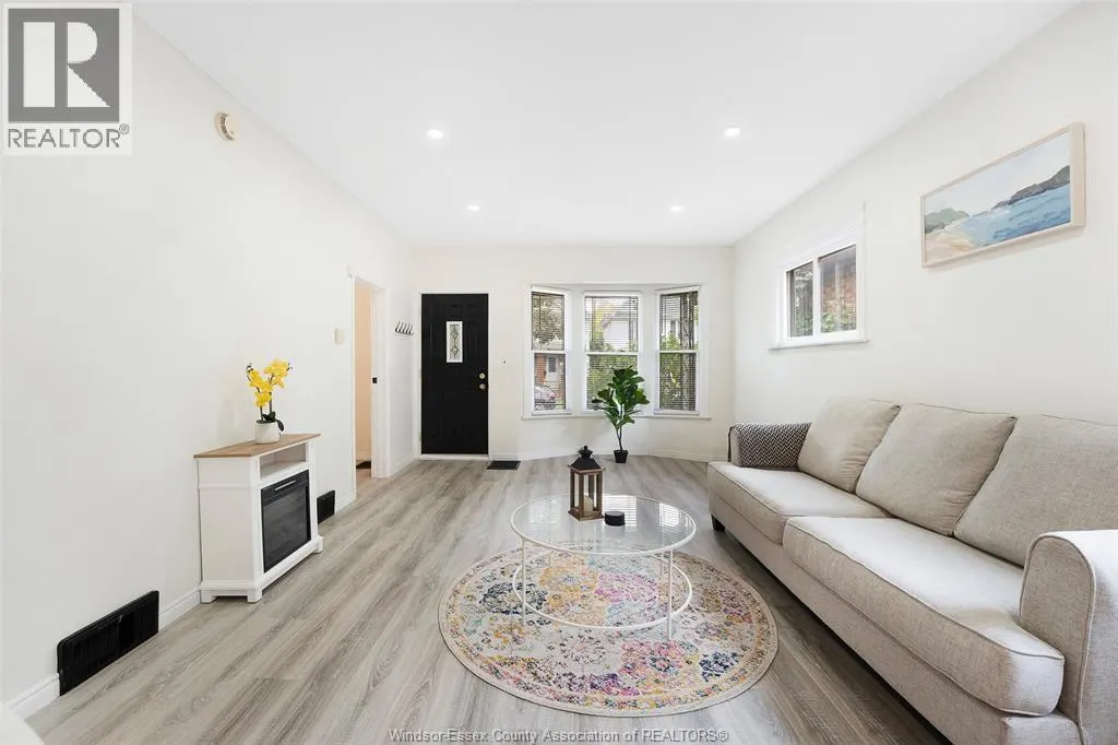 886 GLADSTONE AVENUE