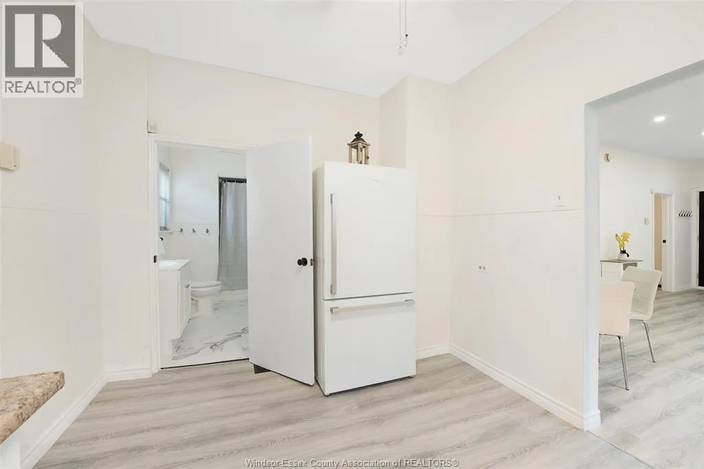 886 GLADSTONE AVENUE