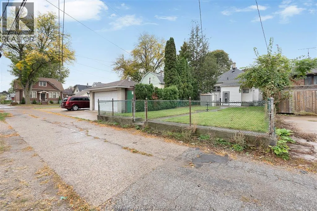 886 GLADSTONE AVENUE