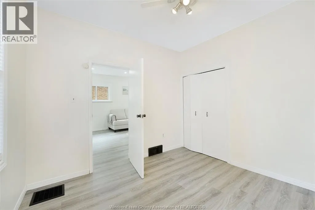 886 GLADSTONE AVENUE