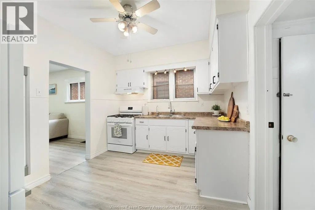 886 GLADSTONE AVENUE