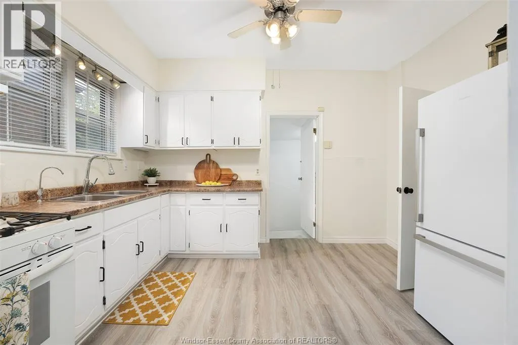 886 GLADSTONE AVENUE