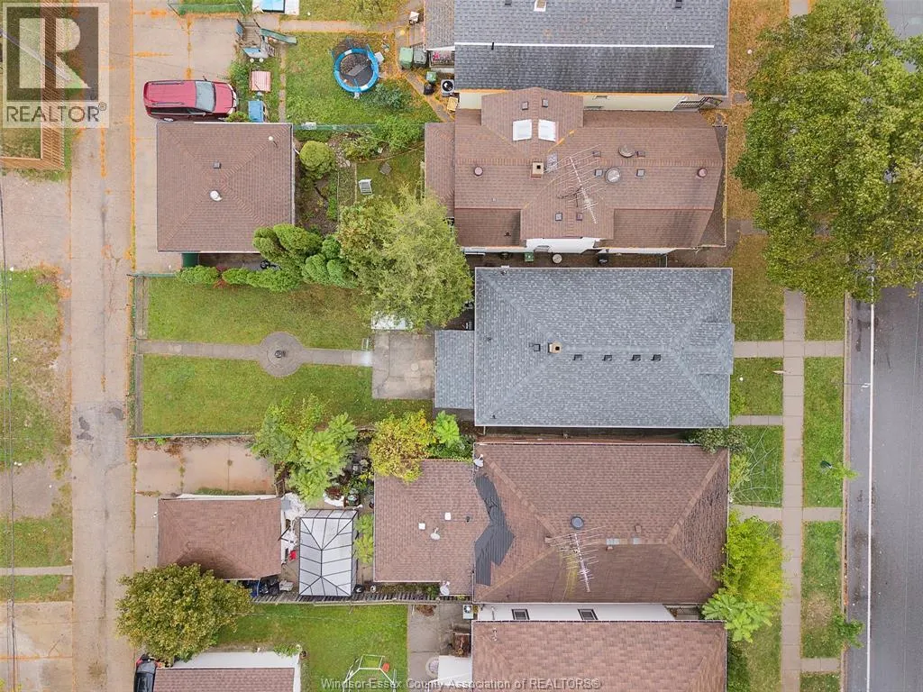 886 GLADSTONE AVENUE