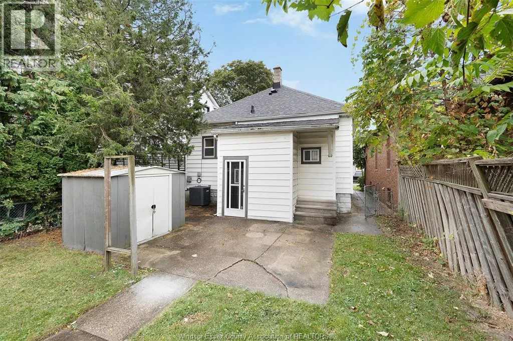 886 GLADSTONE AVENUE