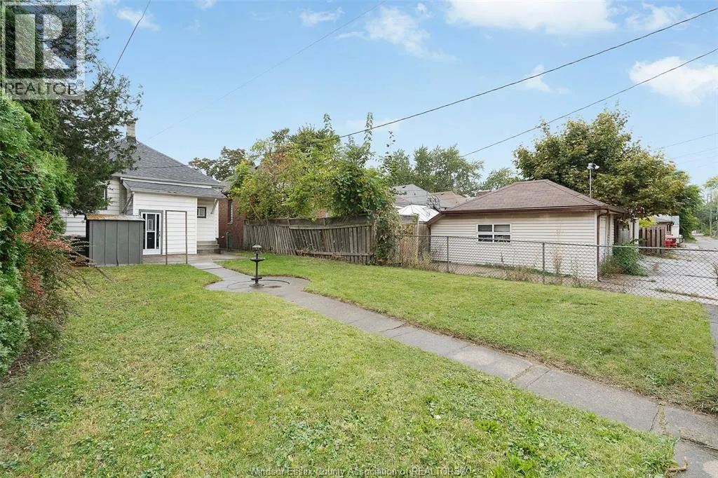 886 GLADSTONE AVENUE