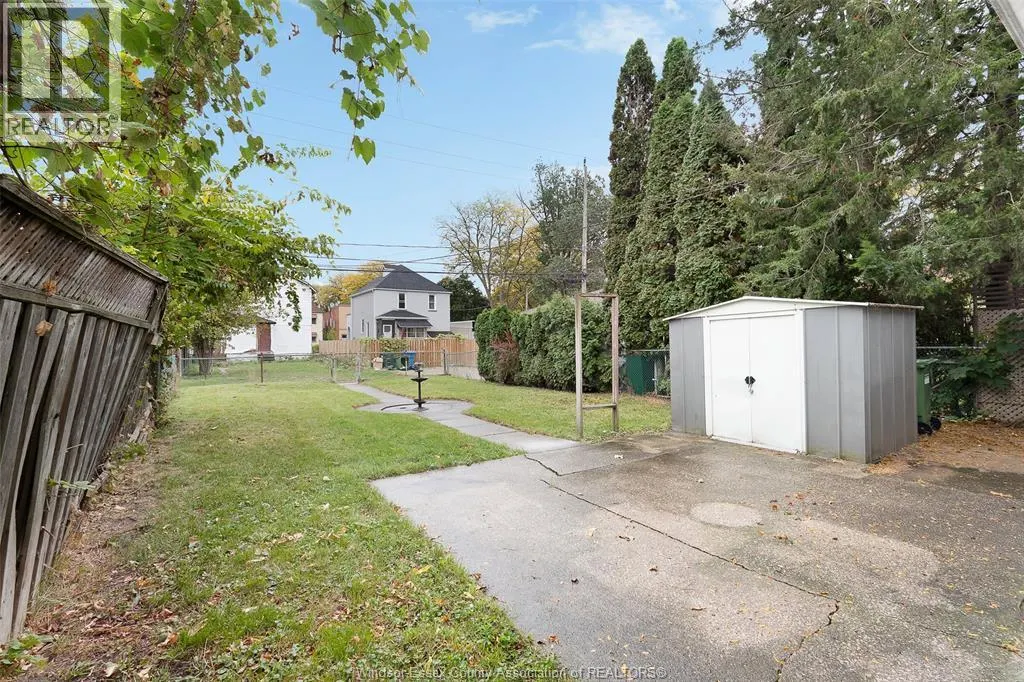 886 GLADSTONE AVENUE