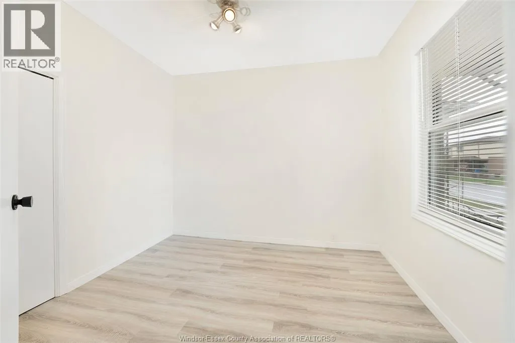 886 GLADSTONE AVENUE