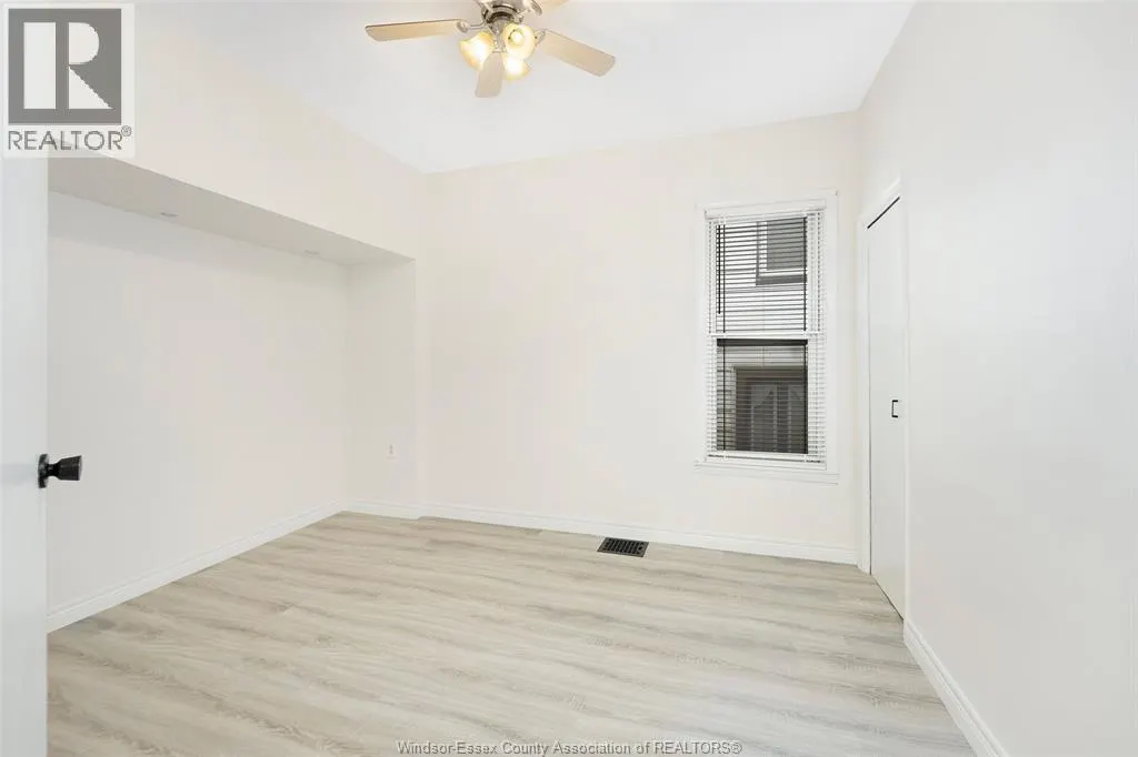 886 GLADSTONE AVENUE