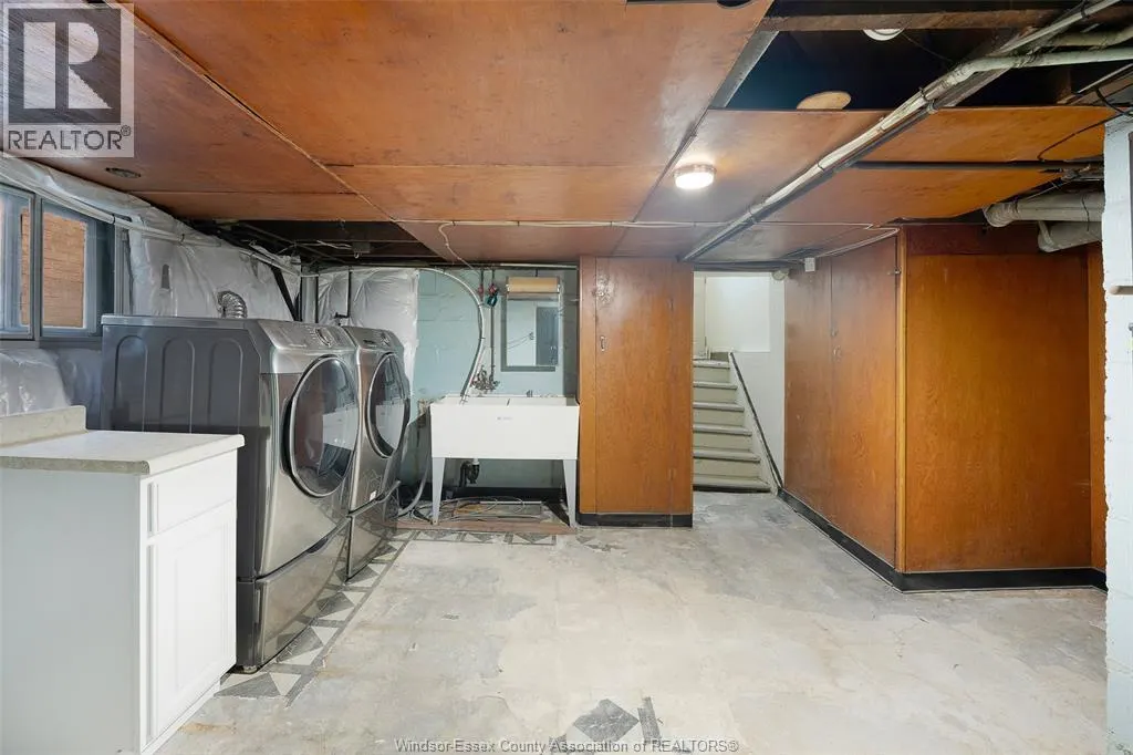 886 GLADSTONE AVENUE