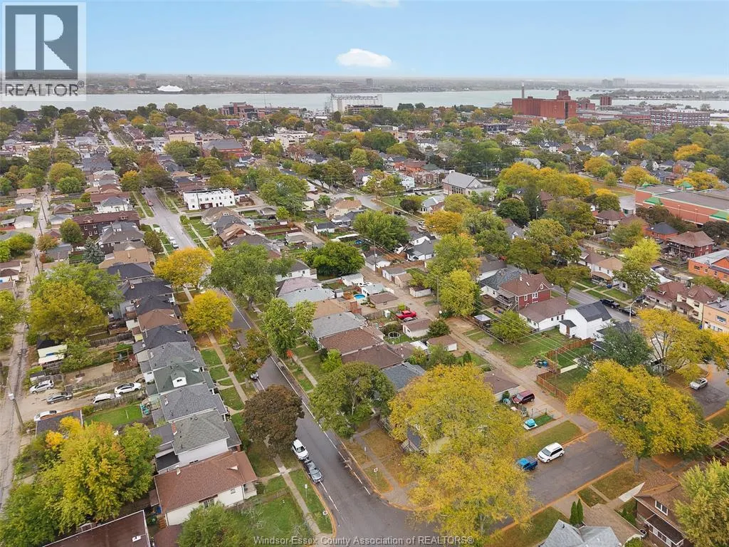 886 GLADSTONE AVENUE