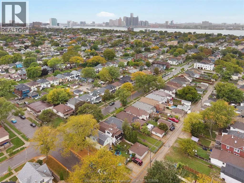 886 GLADSTONE AVENUE