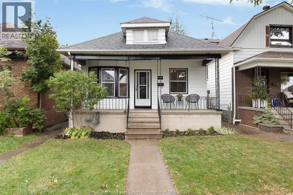 886 GLADSTONE AVENUE