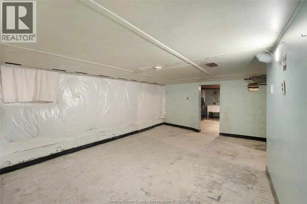 886 GLADSTONE AVENUE