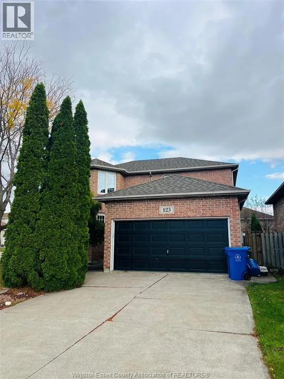 123 HAMPTON CRESCENT