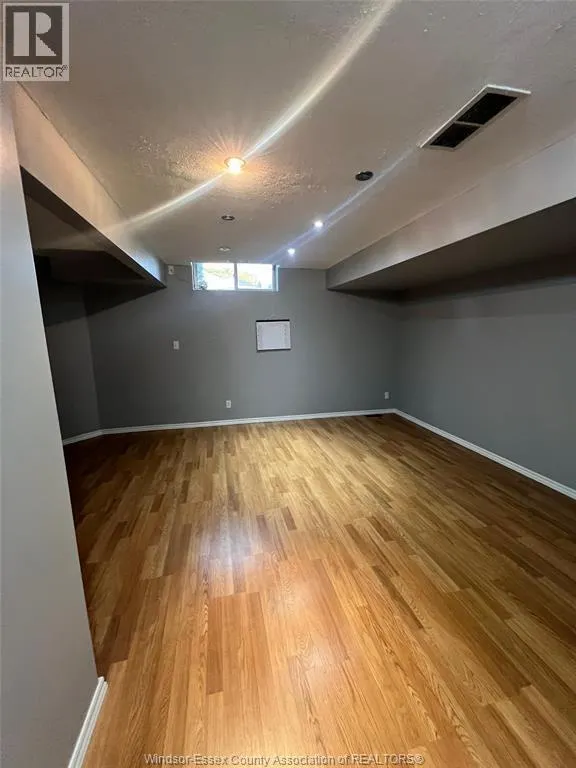 123 HAMPTON CRESCENT