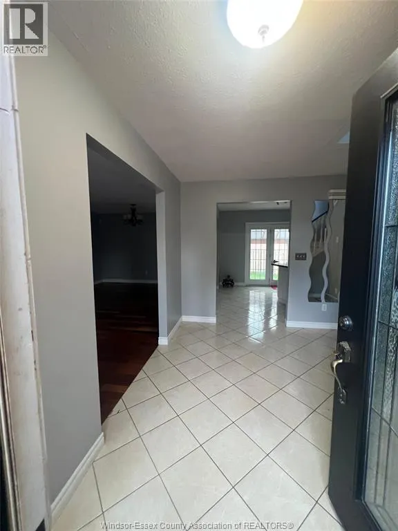 123 HAMPTON CRESCENT