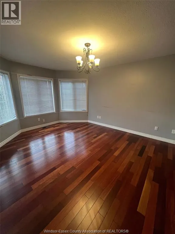 123 HAMPTON CRESCENT