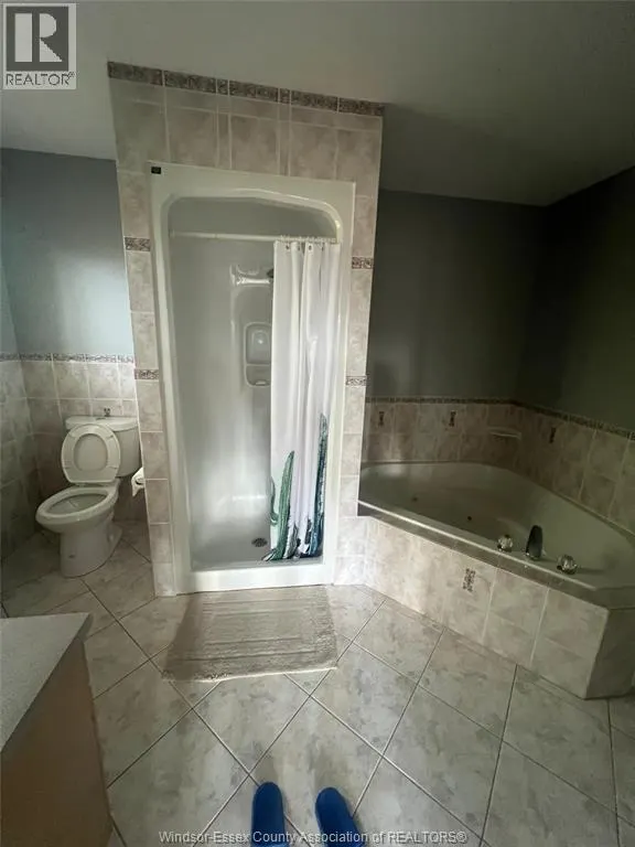 123 HAMPTON CRESCENT