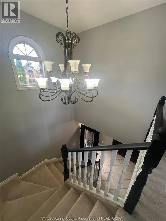 123 HAMPTON CRESCENT