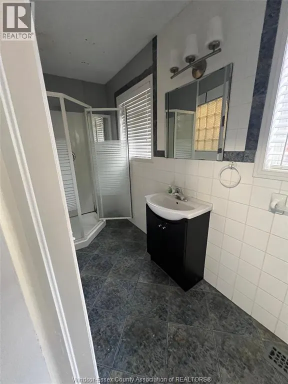 123 HAMPTON CRESCENT