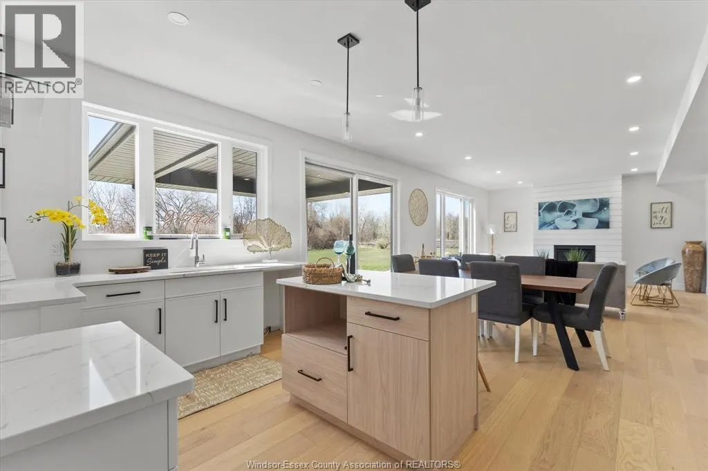 2548 MAYFAIR AVENUE South