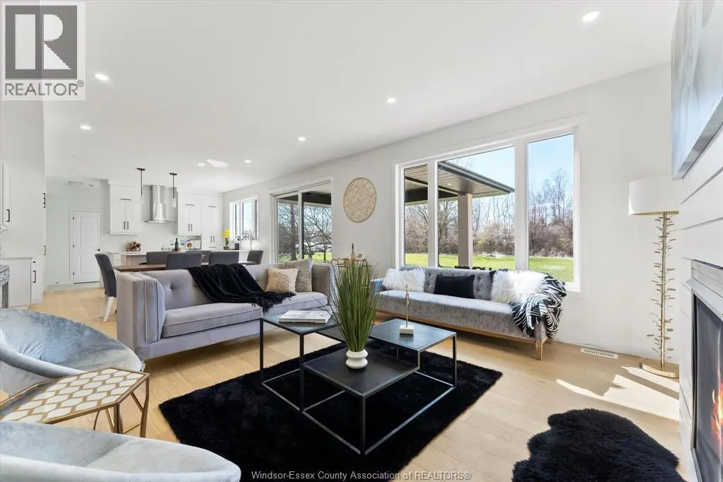 2548 MAYFAIR AVENUE South