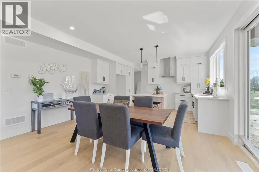 2548 MAYFAIR AVENUE South