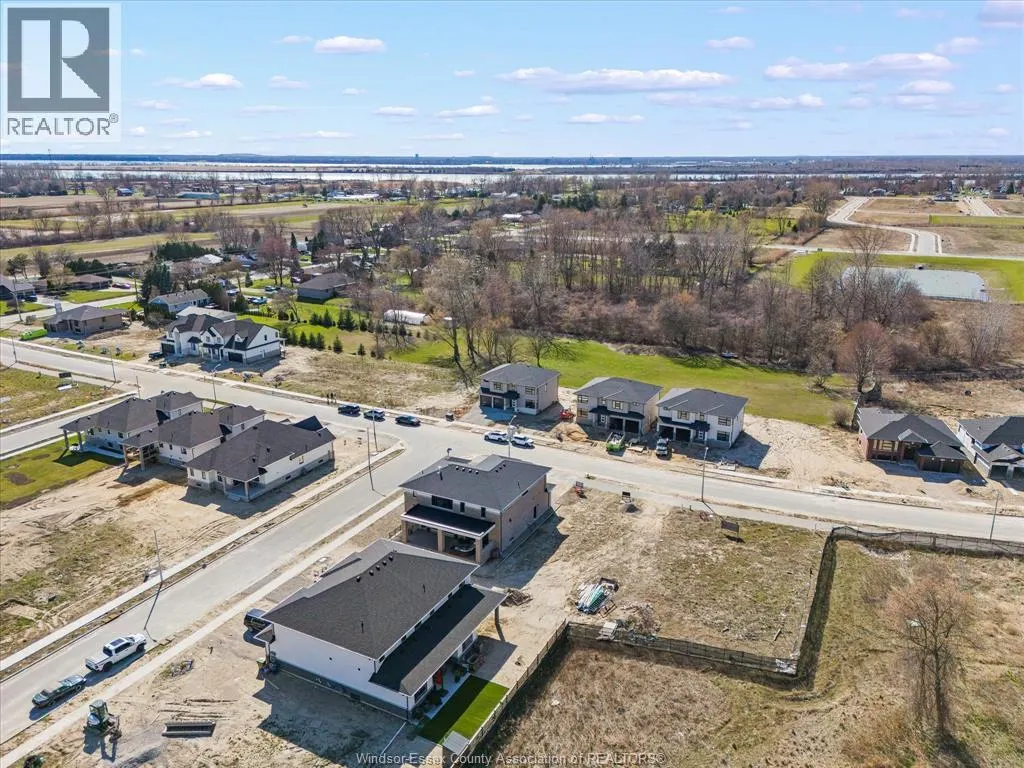 2548 MAYFAIR AVENUE South