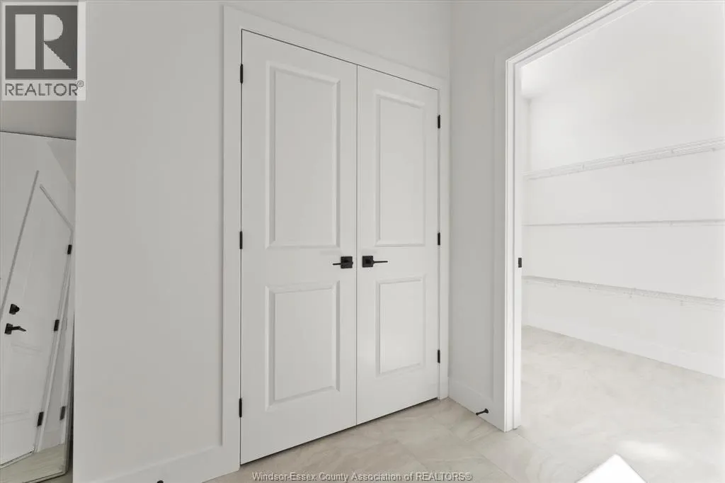 2548 MAYFAIR AVENUE South