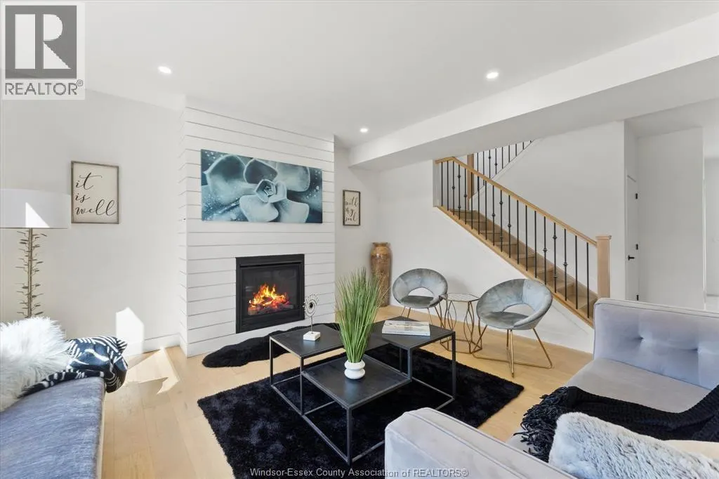 2548 MAYFAIR AVENUE South