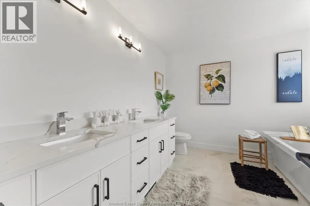 2548 MAYFAIR AVENUE South