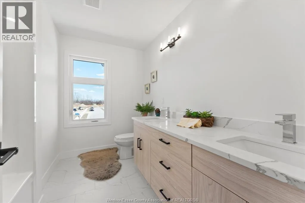 2548 MAYFAIR AVENUE South