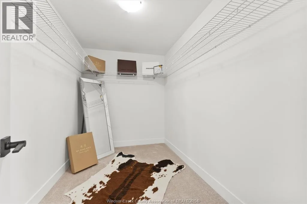 2548 MAYFAIR AVENUE South