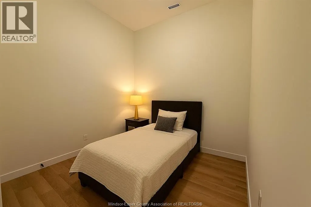 2275 WELLESLEY AVENUE