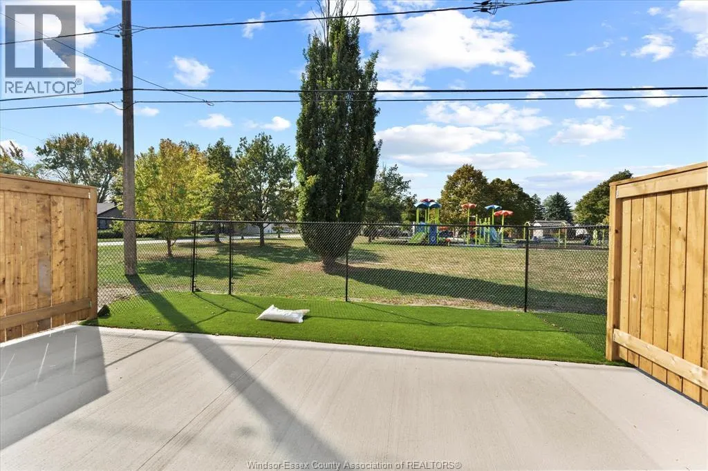 2275 WELLESLEY AVENUE