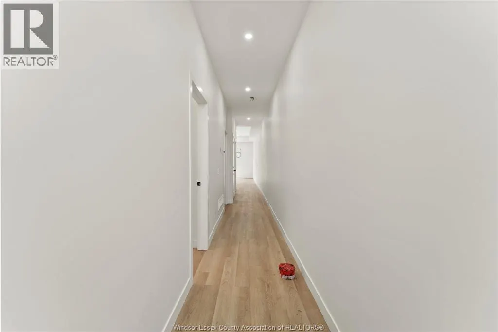 2275 WELLESLEY AVENUE