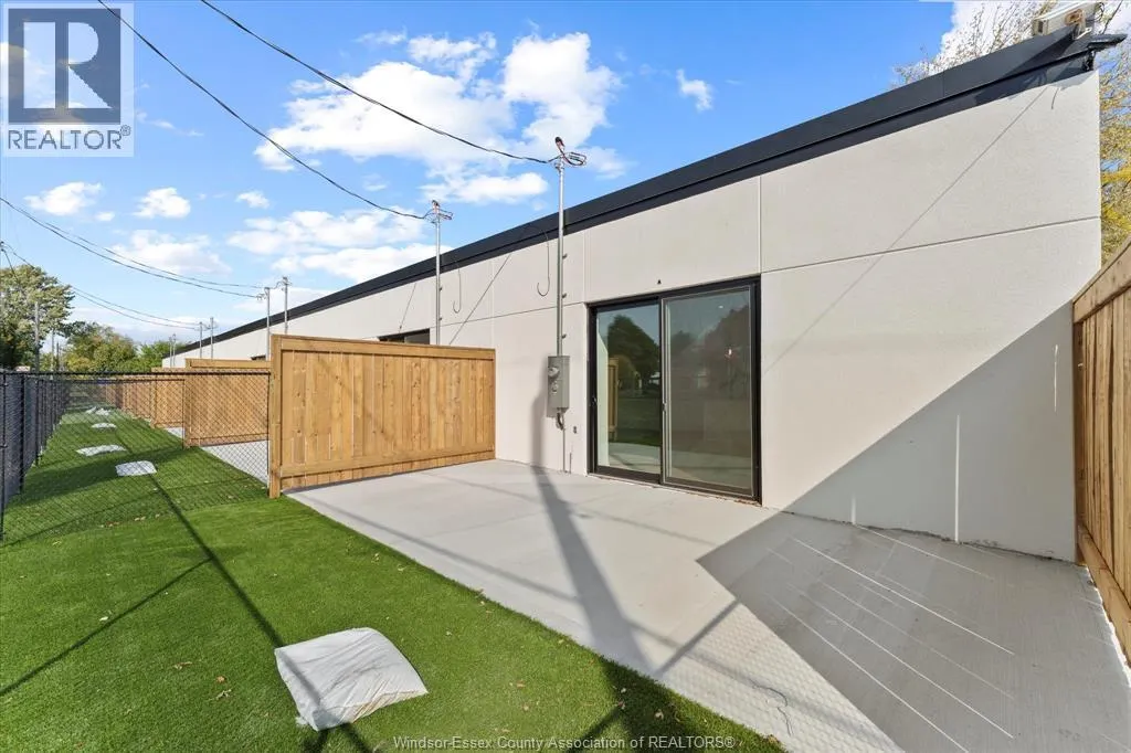 2275 WELLESLEY AVENUE