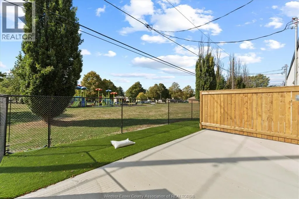 2275 WELLESLEY AVENUE