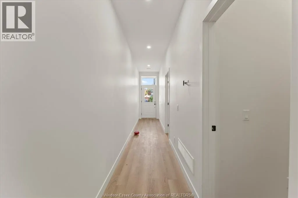 2275 WELLESLEY AVENUE