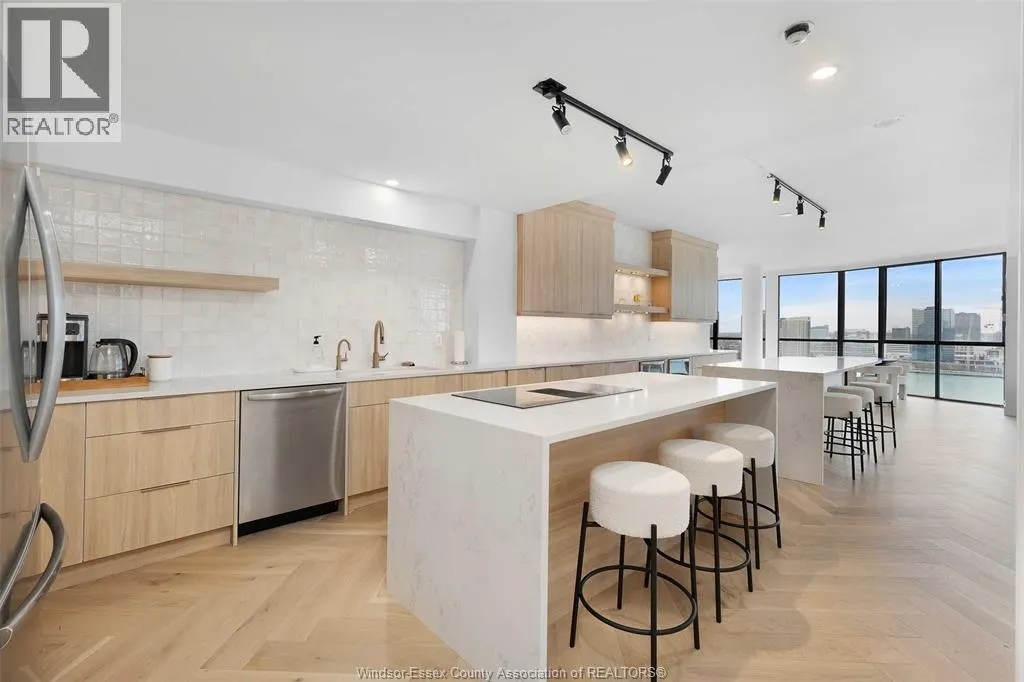 515 RIVERSIDE DRIVE West Unit# 1701