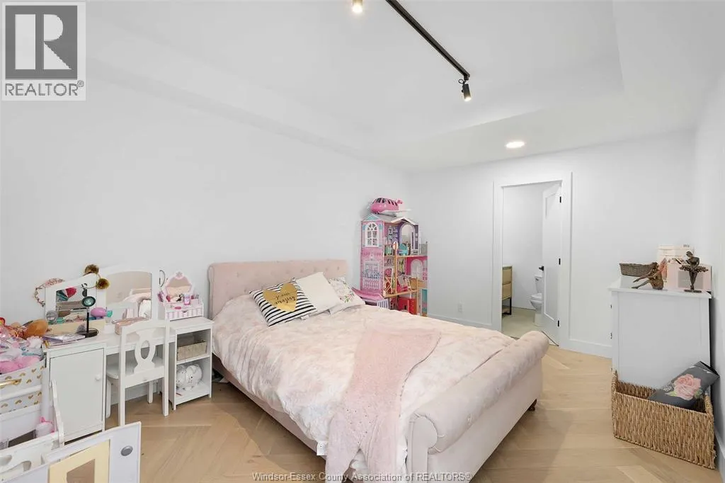 515 RIVERSIDE DRIVE West Unit# 1701