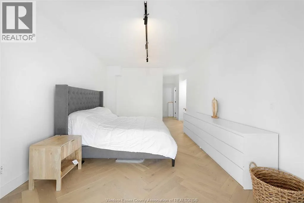 515 RIVERSIDE DRIVE West Unit# 1701