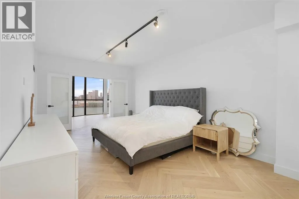 515 RIVERSIDE DRIVE West Unit# 1701