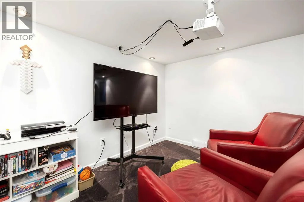 1104 CATHCART BOULEVARD