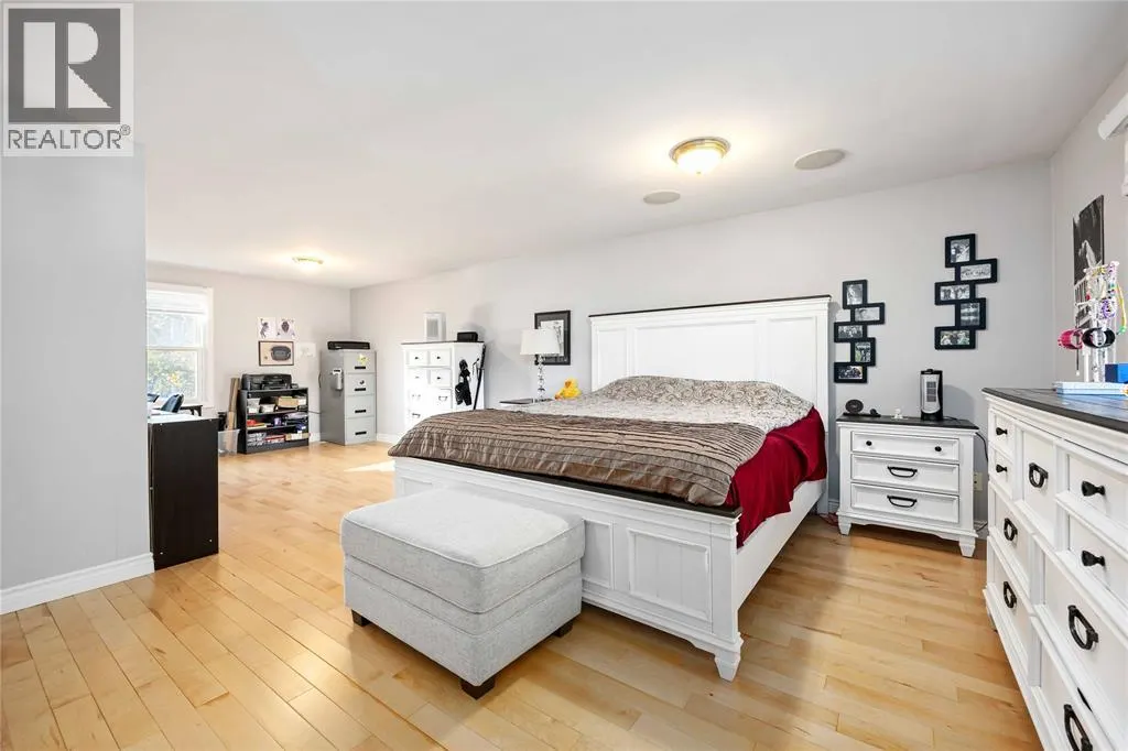 1104 CATHCART BOULEVARD