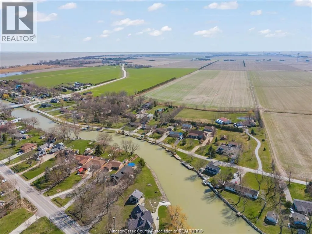 314 EAST RUSCOM RIVER ROAD