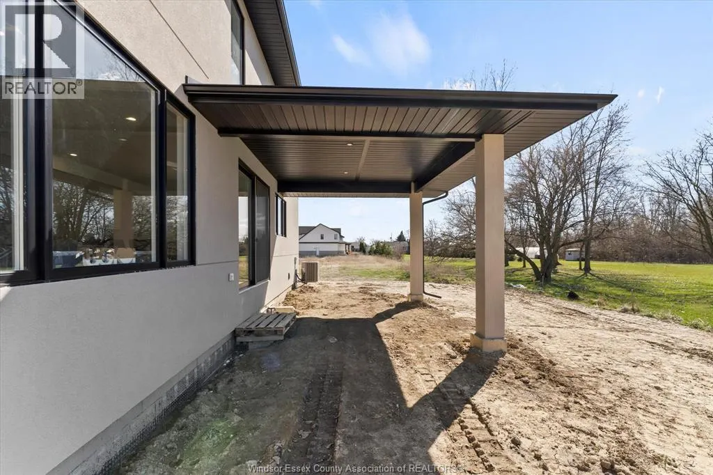 2548 MAYFAIR AVENUE South