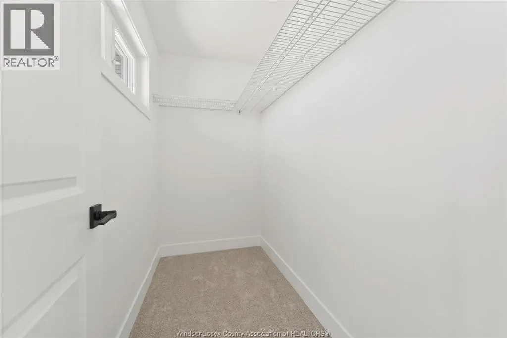 2548 MAYFAIR AVENUE South