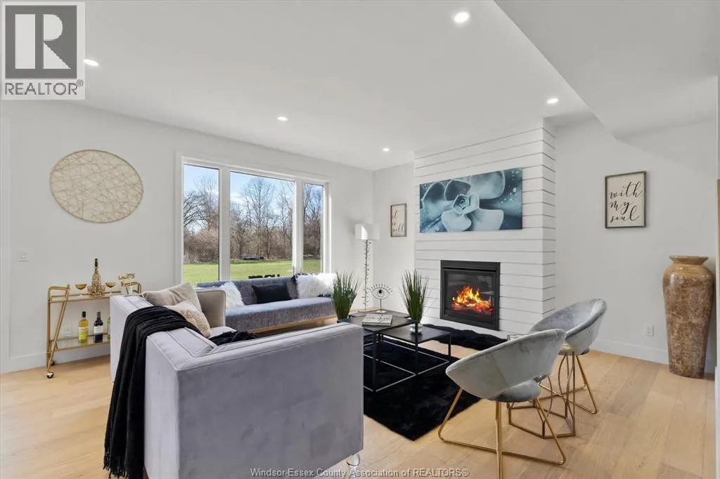 2548 MAYFAIR AVENUE South