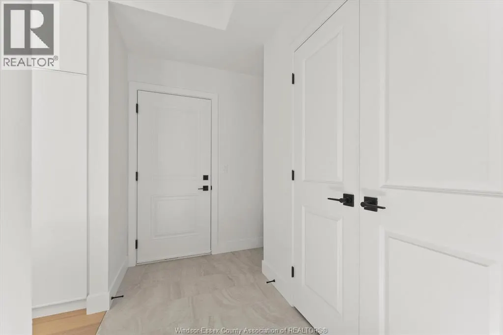 2548 MAYFAIR AVENUE South